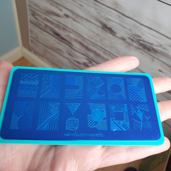 Maniology Mani x Me 80's Memphis Mod  Nail Stamping Plates MXM009 MXM010 - Picture 4 of 5